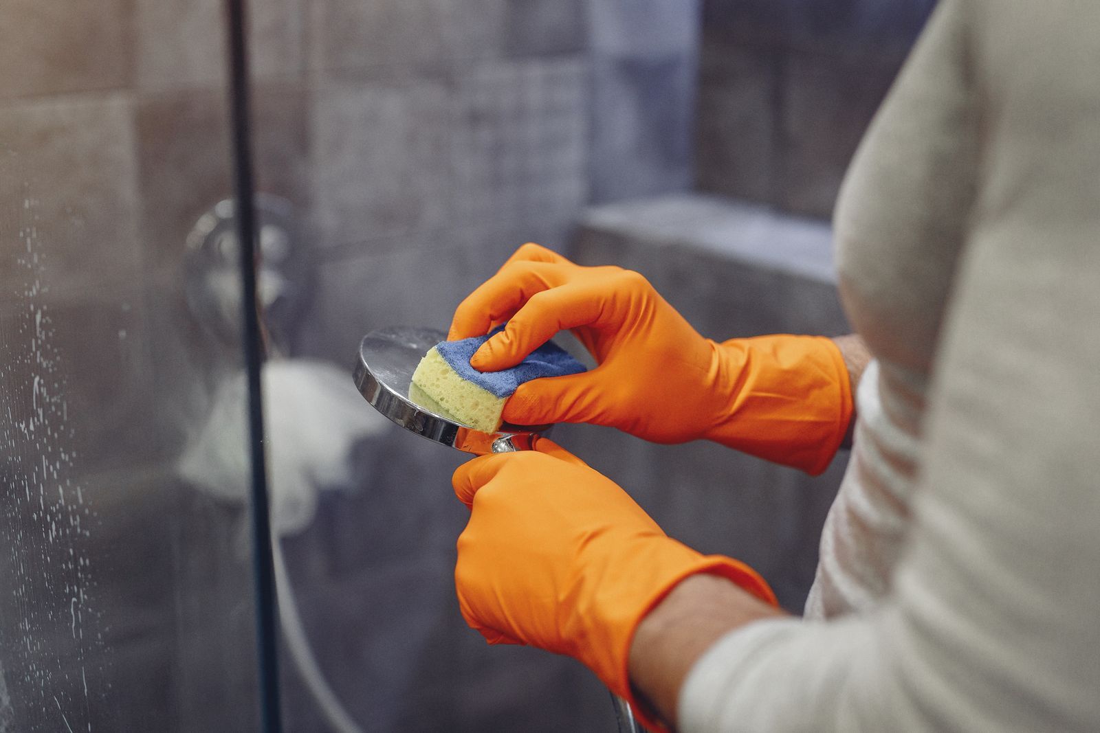Vinegar soak descaling a showerhead